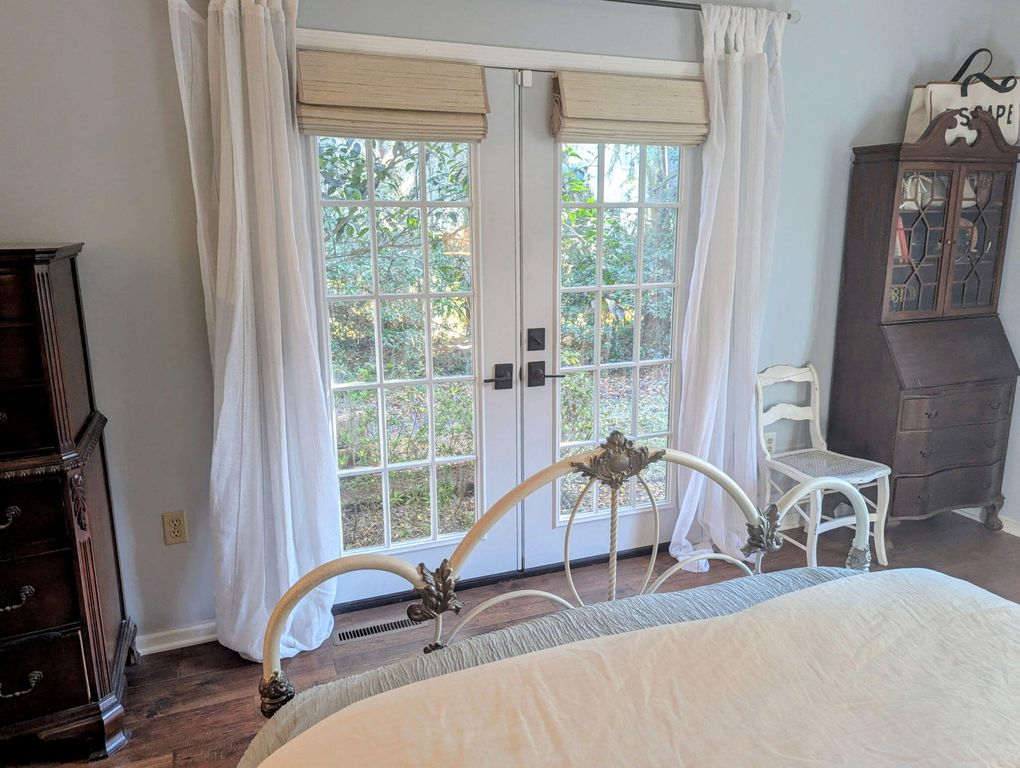 Image 28 of property listing at 2100 Pigeon Point Road, Beaufort, SC 29902