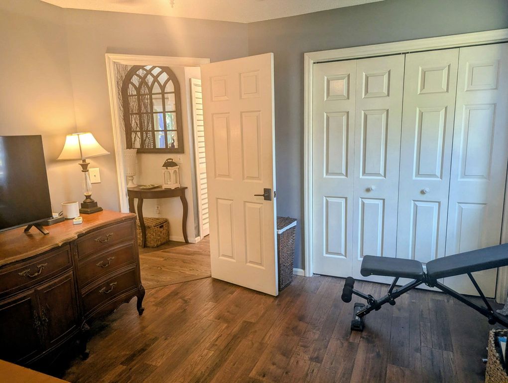 Image 33 of property listing at 2100 Pigeon Point Road, Beaufort, SC 29902