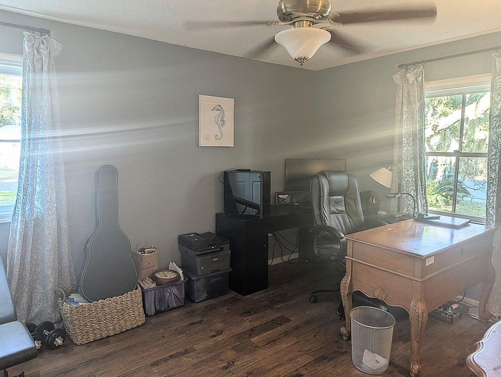 Image 34 of property listing at 2100 Pigeon Point Road, Beaufort, SC 29902