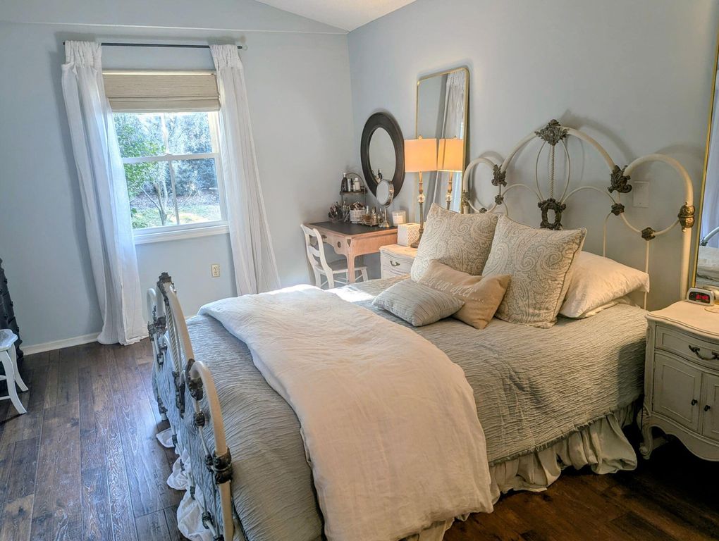 Image 39 of property listing at 2100 Pigeon Point Road, Beaufort, SC 29902