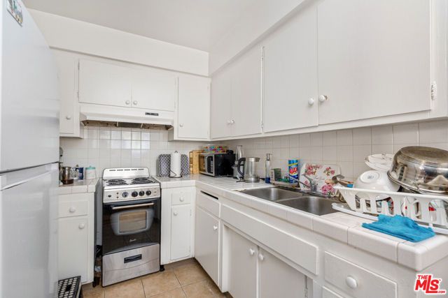 13631 Vanowen Street, Van Nuys (los Angeles), CA 91405