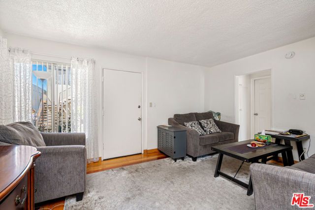 13631 Vanowen Street, Van Nuys (los Angeles), CA 91405