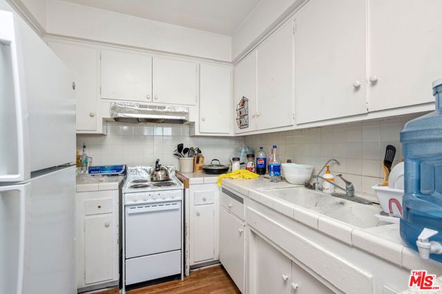 13631 Vanowen Street, Van Nuys (los Angeles), CA 91405