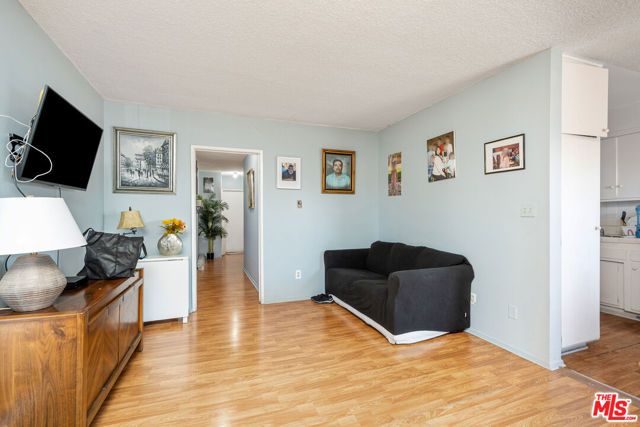 13631 Vanowen Street, Van Nuys (los Angeles), CA 91405