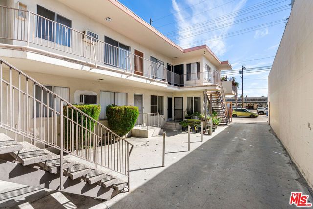 13631 Vanowen Street, Van Nuys (los Angeles), CA 91405