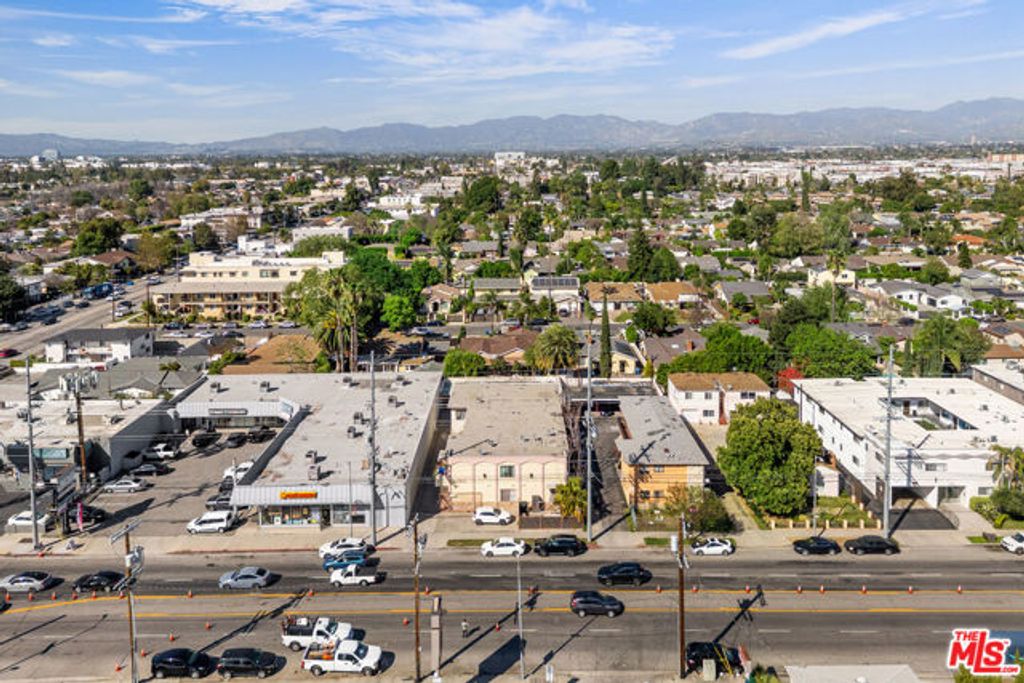 13631 Vanowen Street, Van Nuys (los Angeles), CA 91405