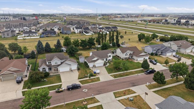 3526 46th Avenue S, Fargo, ND 58104