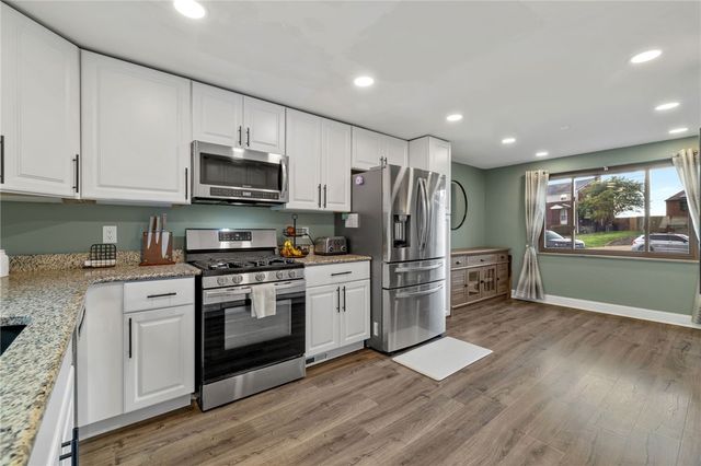 3643 Longview Dr, West Homestead, PA 15120