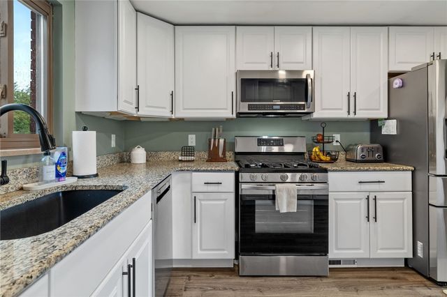 3643 Longview Dr, West Homestead, PA 15120