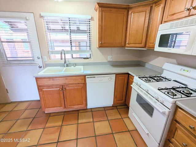 515 S La Canada Dr Unit C, Green Valley, AZ 85614