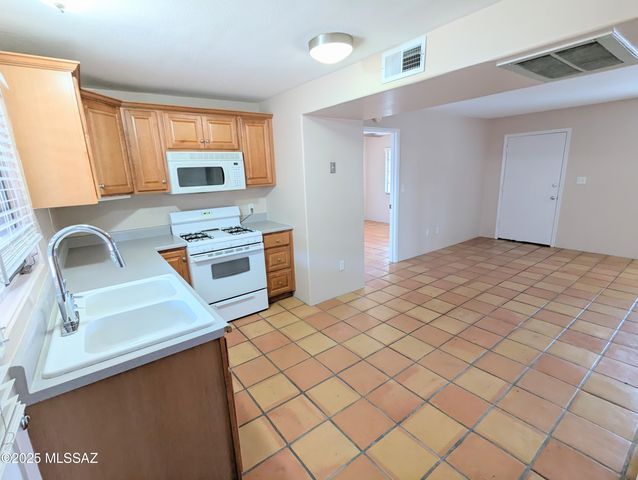 515 S La Canada Dr Unit C, Green Valley, AZ 85614