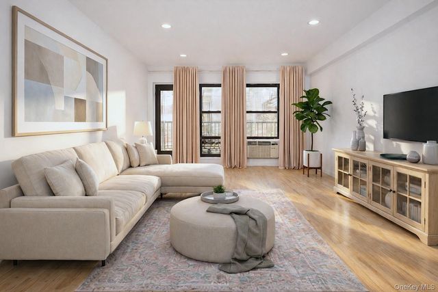 15 HILL PARK Avenue 1-L, Great Neck Plaza, NY 11021