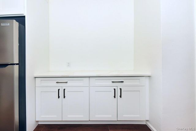 15 HILL PARK Avenue 1-L, Great Neck Plaza, NY 11021