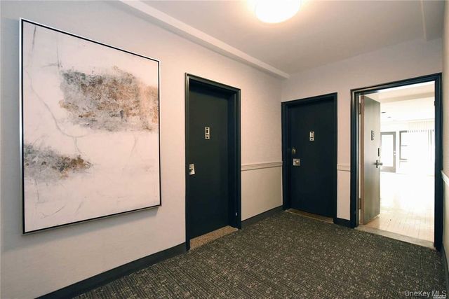 15 HILL PARK Avenue 1-L, Great Neck Plaza, NY 11021