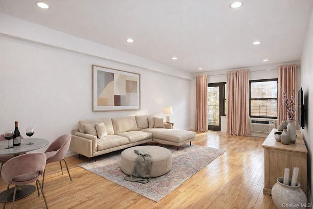 15 HILL PARK Avenue 1-L, Great Neck Plaza, NY 11021