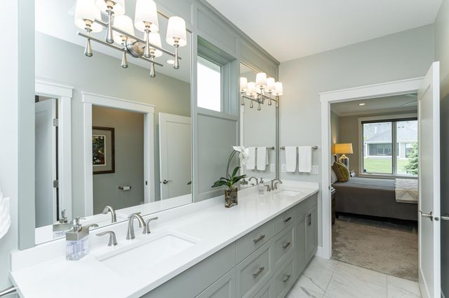 2720 Bentley Drive SW, Rochester, MN 55902