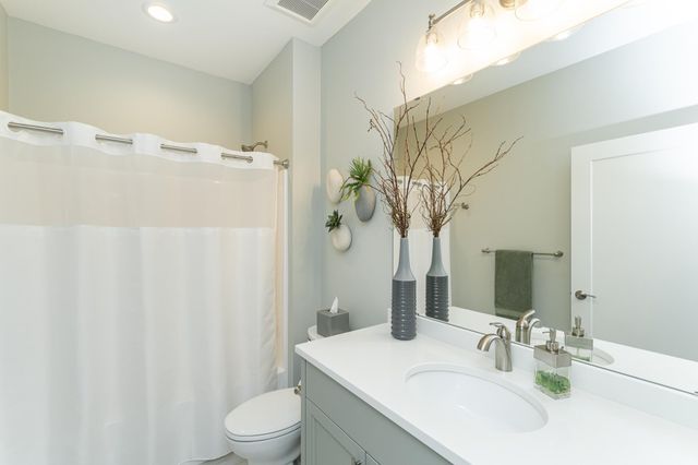 2720 Bentley Drive SW, Rochester, MN 55902