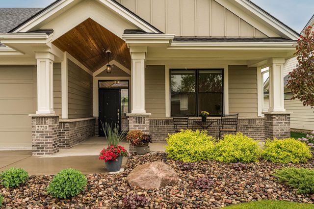 2720 Bentley Drive SW, Rochester, MN 55902