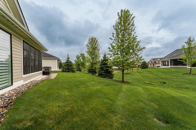 2720 Bentley Drive SW, Rochester, MN 55902