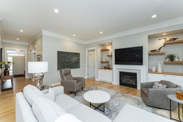 2720 Bentley Drive SW, Rochester, MN 55902