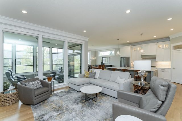 2720 Bentley Drive SW, Rochester, MN 55902