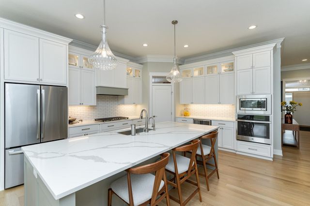 2720 Bentley Drive SW, Rochester, MN 55902