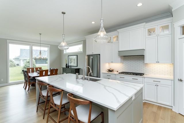 2720 Bentley Drive SW, Rochester, MN 55902