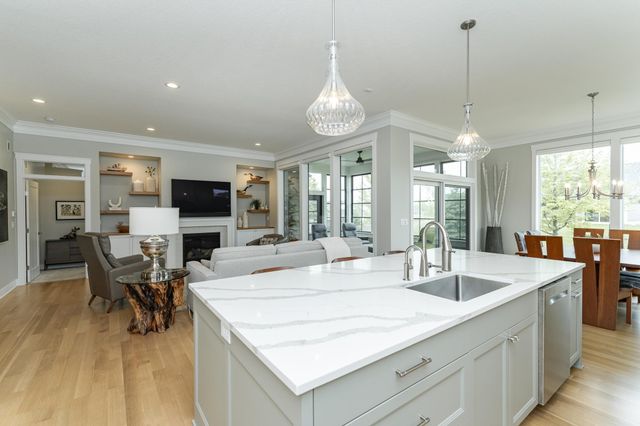 2720 Bentley Drive SW, Rochester, MN 55902