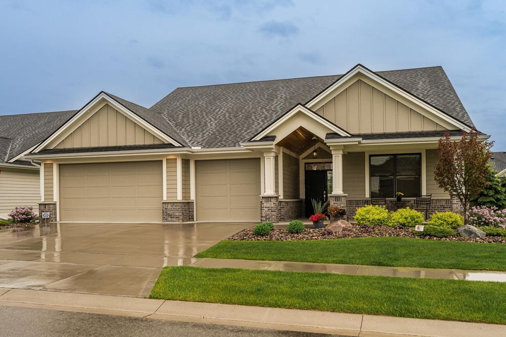 2720 Bentley Drive SW, Rochester, MN 55902