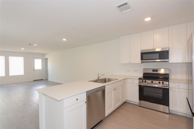 149 Starpacker LN, Jarrell, TX 76537