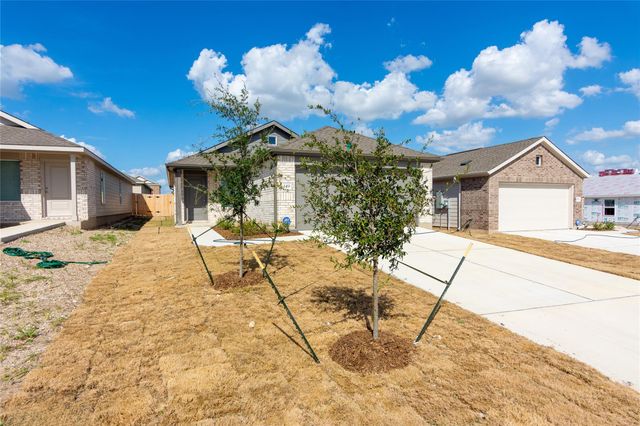 149 Starpacker LN, Jarrell, TX 76537
