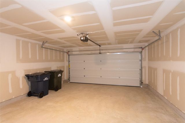 149 Starpacker LN, Jarrell, TX 76537