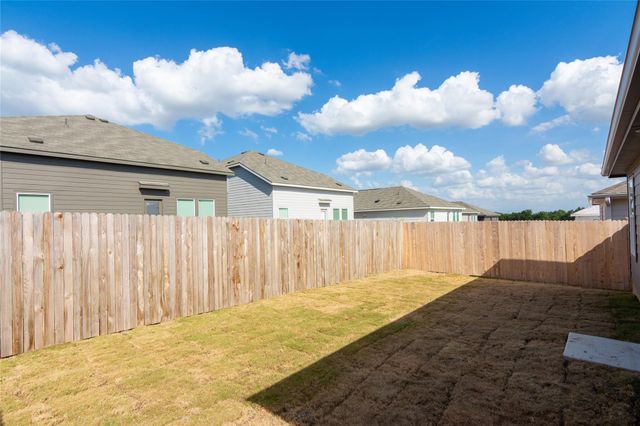 149 Starpacker LN, Jarrell, TX 76537