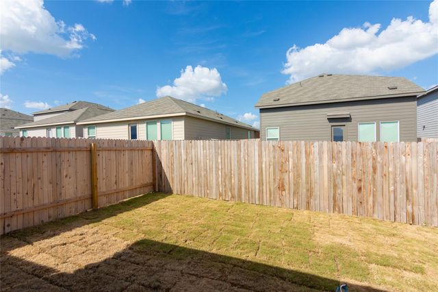 149 Starpacker LN, Jarrell, TX 76537