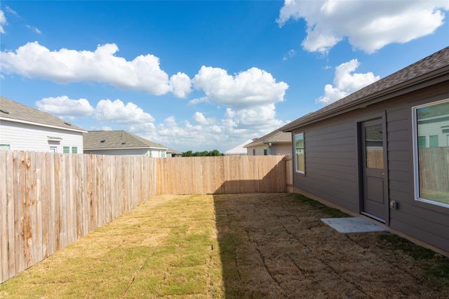 149 Starpacker LN, Jarrell, TX 76537