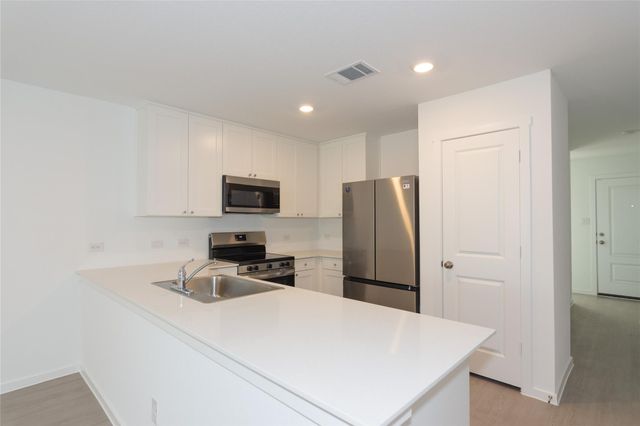 149 Starpacker LN, Jarrell, TX 76537