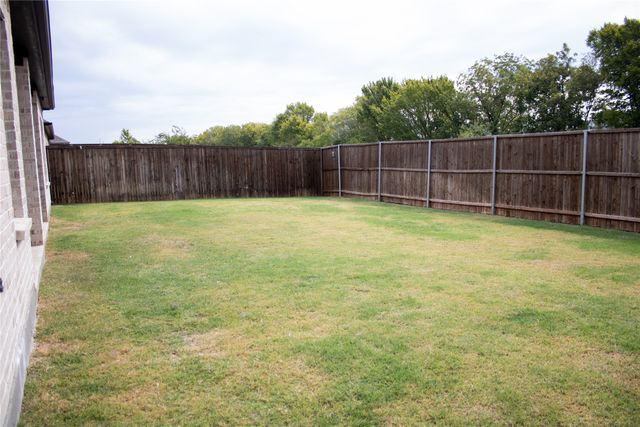 332 Lakeside Drive, Lavon, TX 75166