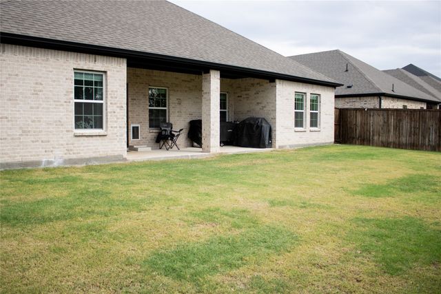 332 Lakeside Drive, Lavon, TX 75166