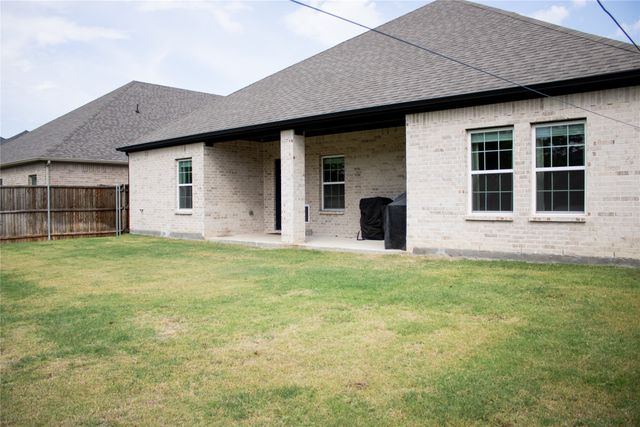 332 Lakeside Drive, Lavon, TX 75166