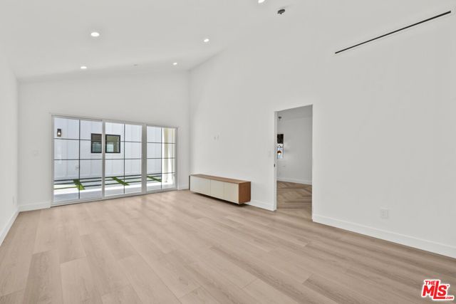 847 Huntley Drive, West Hollywood, CA 90069