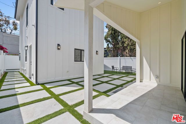 847 Huntley Drive, West Hollywood, CA 90069