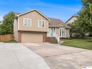 1704 Southview Drive, Papillion, NE 68046