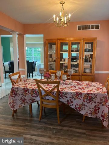 214 E KENNEDY DR, Egg Harbor Township, NJ 08234
