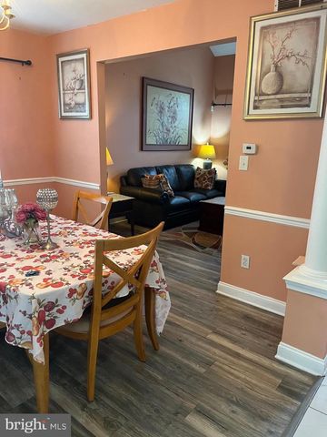 214 E KENNEDY DR, Egg Harbor Township, NJ 08234