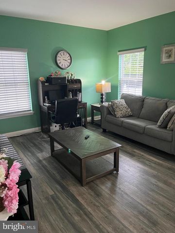 214 E KENNEDY DR, Egg Harbor Township, NJ 08234