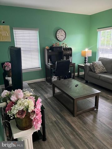 214 E KENNEDY DR, Egg Harbor Township, NJ 08234