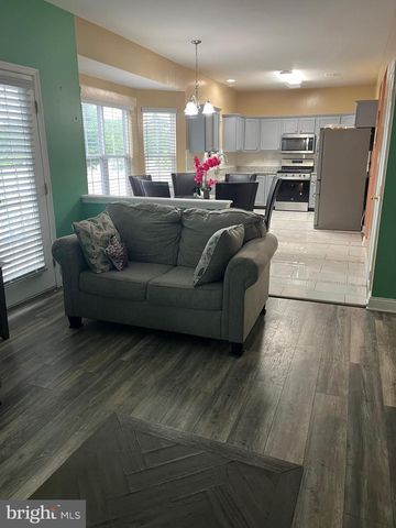 214 E KENNEDY DR, Egg Harbor Township, NJ 08234