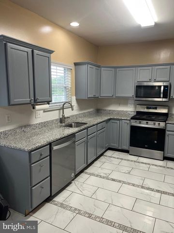 214 E KENNEDY DR, Egg Harbor Township, NJ 08234