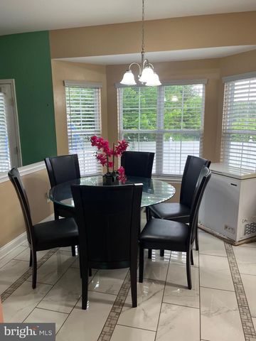 214 E KENNEDY DR, Egg Harbor Township, NJ 08234