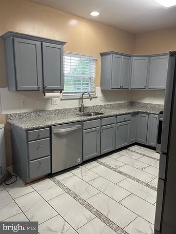 214 E KENNEDY DR, Egg Harbor Township, NJ 08234